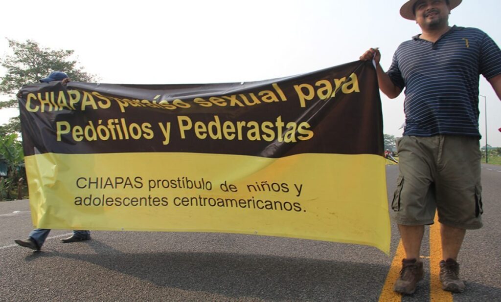 nacional activista huye de mexico