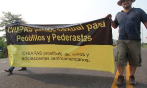 nacional activista huye de mexico