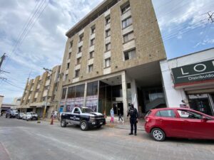 roja El hotel en donde se hospedaba