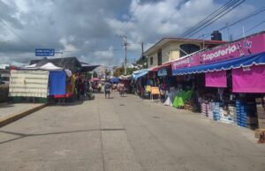Marquelia Se instalan comerciantes que no tienen venta de temporada