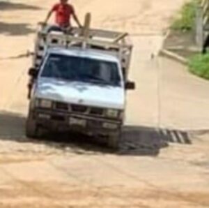 ROJA CAMIONETAS ROBADAS (2)