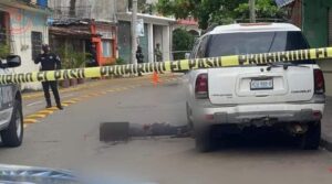 ROJA LO MATAN POLCIAS EN ZIHUATANEJO