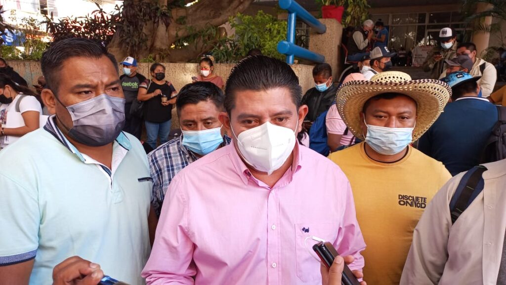 ayutla Héctor Torres Solano, líder sindical