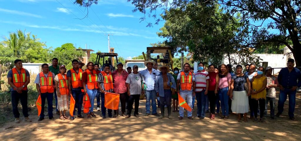BOLETÍN JUCHITÁN ARRANQUE DEL PROGRAMA DE REHABILITACIÓN DE CAMINOS RURALES Y SACA-COSECHAS (4)