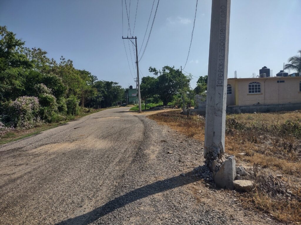 Marquelia el poste que se encuentra quebrado (2)