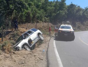 ROJA CAMIONETA ACCIDENTADA (3)