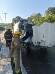 ROJA INCENDIO EN LA ESCENICA (3)