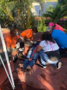 ROJA José Geovanni Nieves siendo auxiliado (2)