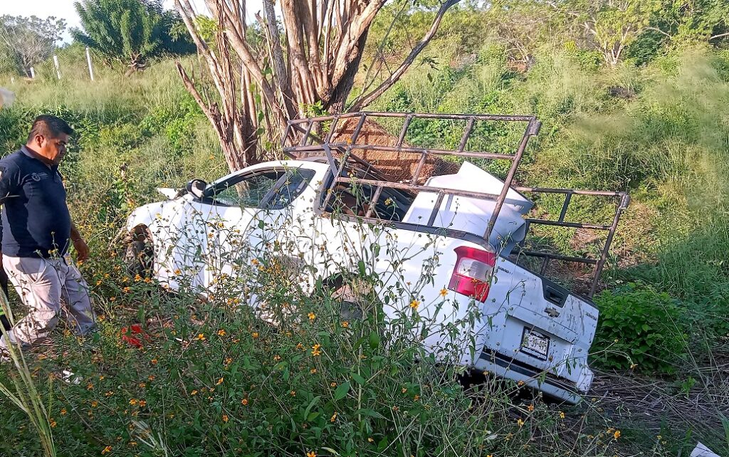 ROJA LA CHEVROLET TORNADO (2)