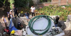 ROJA RESCATAN A CHOFER PRENSADO EN UNA PIPA