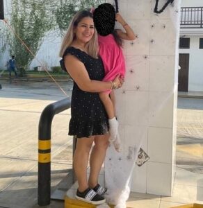 ROJA RODOLFINA VEZQUEZ Y BELLA SOFIA