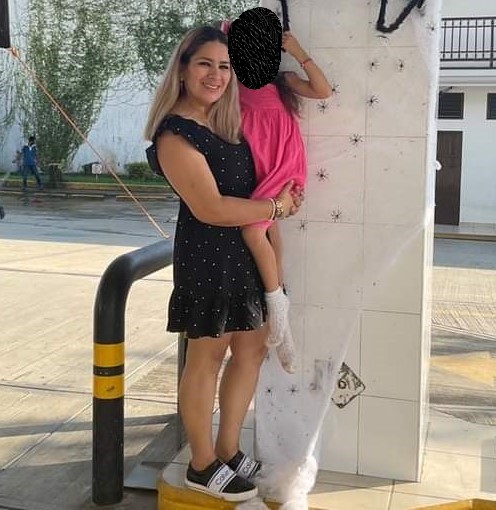 ROJA RODOLFINA VEZQUEZ Y BELLA SOFIA