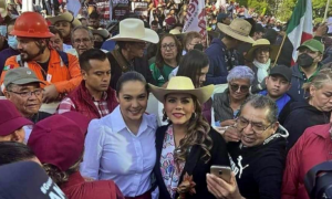 principal evelyn presente en la marcha (1)