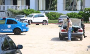 roja hallan droga en camioneta
