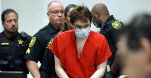 roja nikolas cruz