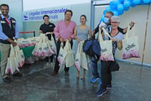 ESTADO ARRIBAN PRIMEROS TURISTAS
