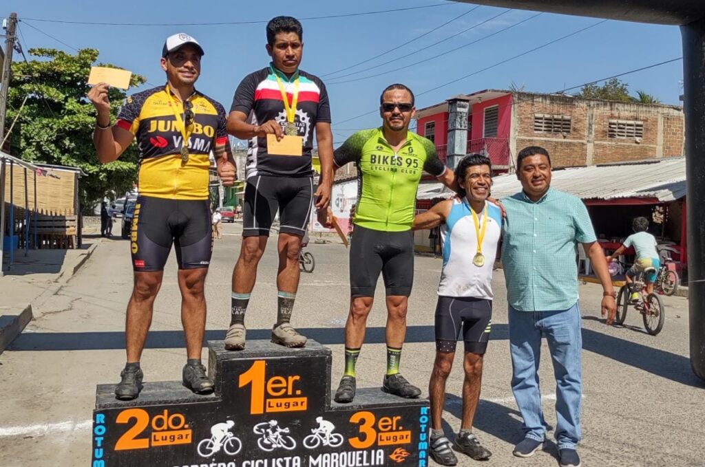 Marquelia Premiaciones de las categorías de adulto (3)