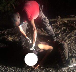 ROJA El herido siendo atendido