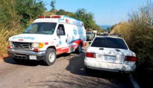 ROJA VEHÍCULOS DE EMERGENCIA EN EL LUGAR