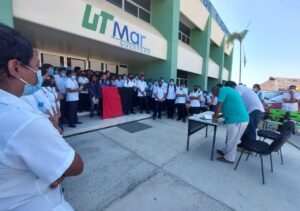Marquelia Germán Herrera Clemente escuchó a los alumnos (2)