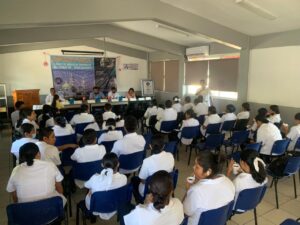 OME LOS ALUMNOS EN EL EVENTO (2)