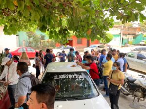 OME LOS CIUDADDANOS MANIFESTANDOSE (4)