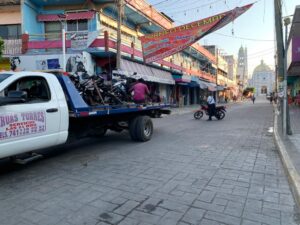 OME Los Tránsitos multando a los motociclistas