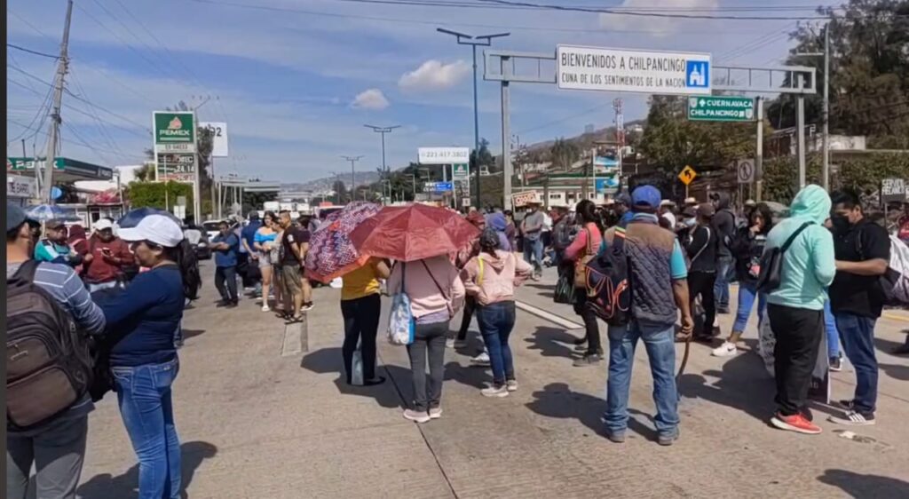 PRINCIPAL bloqueo en la autopista del sol