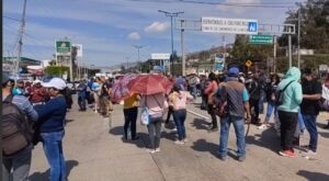 PRINCIPAL bloqueo en la autopista del sol
