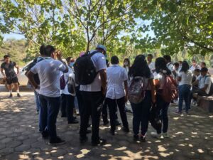 PRINCIPAL estudiantes inconformes con el paro