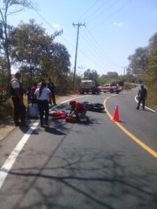 ROJA AUXILIANDO AL LESIONADO (2)