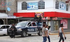 ROJA POLICIAS EN EL POBLADO