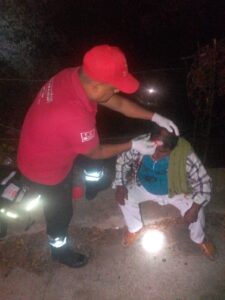 ROJA Rutilo siendo auxiliado