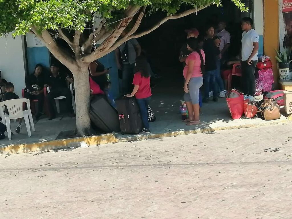 SAN LUIS PASAJE EN ESPERA DE TRANSPORTE