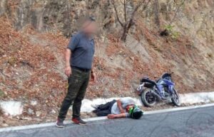 roja choca motociclista en ahuehuepan