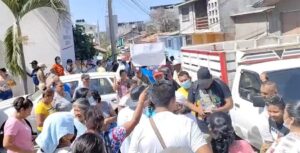 OME Luis Hernández siendo agredido (1)
