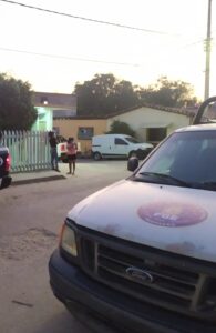 ROJA Afuera del área de urgencias del hospital básico