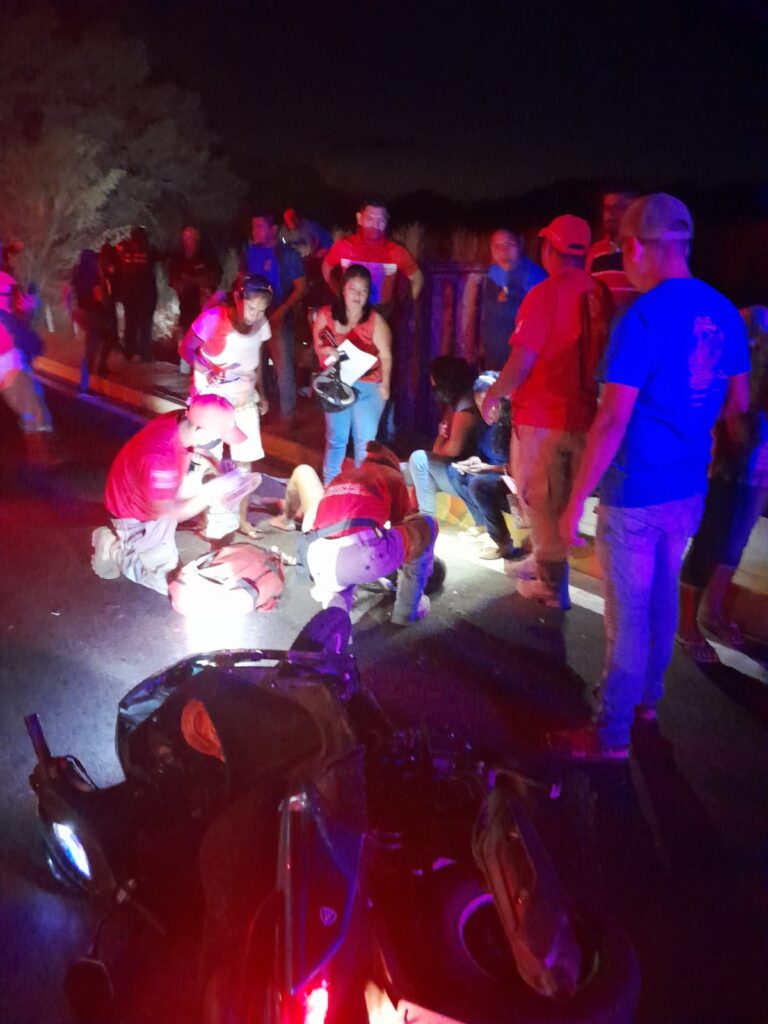 ROJA LAS LESIONADAS SIENDO AUXILIADAS (2)