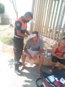 ROJA Los pasajeros siendo auxiliados