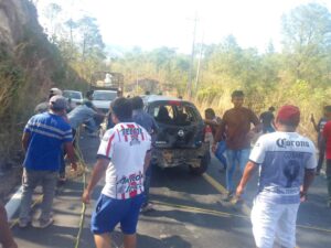 ROJA Vecinos sacando la unidad (2)