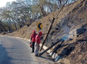OME EL POSTE SOBRE LA CARRETERA (2)