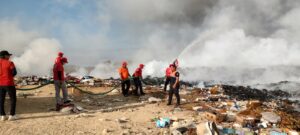 OME Los elementos de protección civil sofocando el fuego (2)