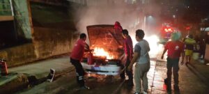 ROJA El auto quemándose (1)