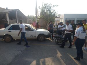 ROJA LA MOTOCICLETA Y EL TSURU