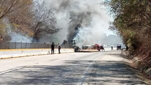 ROJA LA PESADA UNIDAD (3)