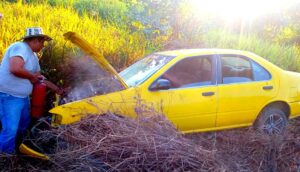 ROJA SENTRA QUE CONDUCÍA
