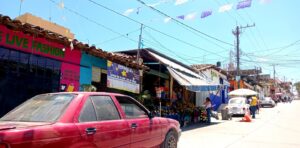 SAN LUIS BANQUETA Y CALLE OBSTRUIDA