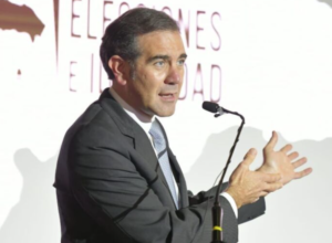 SOCIALES ESCANDALOS DE LORENZO