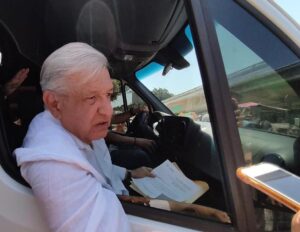 principalel presidente atiende a los quejosos