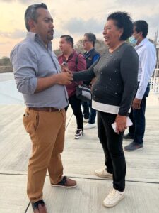 Marquelia Lincer Casiano y la secretaria de salud